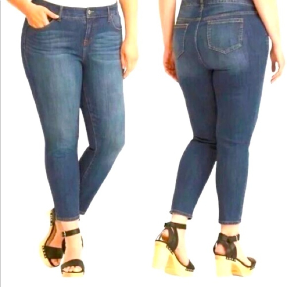 Torrid Girlfriend Jeans- Size 26R (bin 3M) - Picture 1 of 7